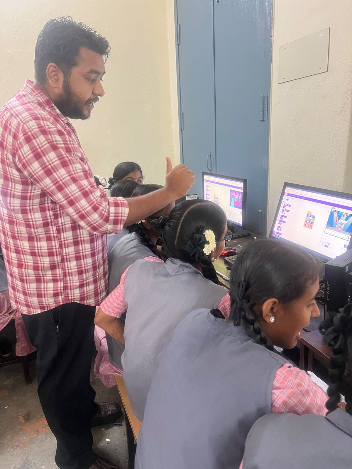 First steps in Scratch — cheering on a finished project